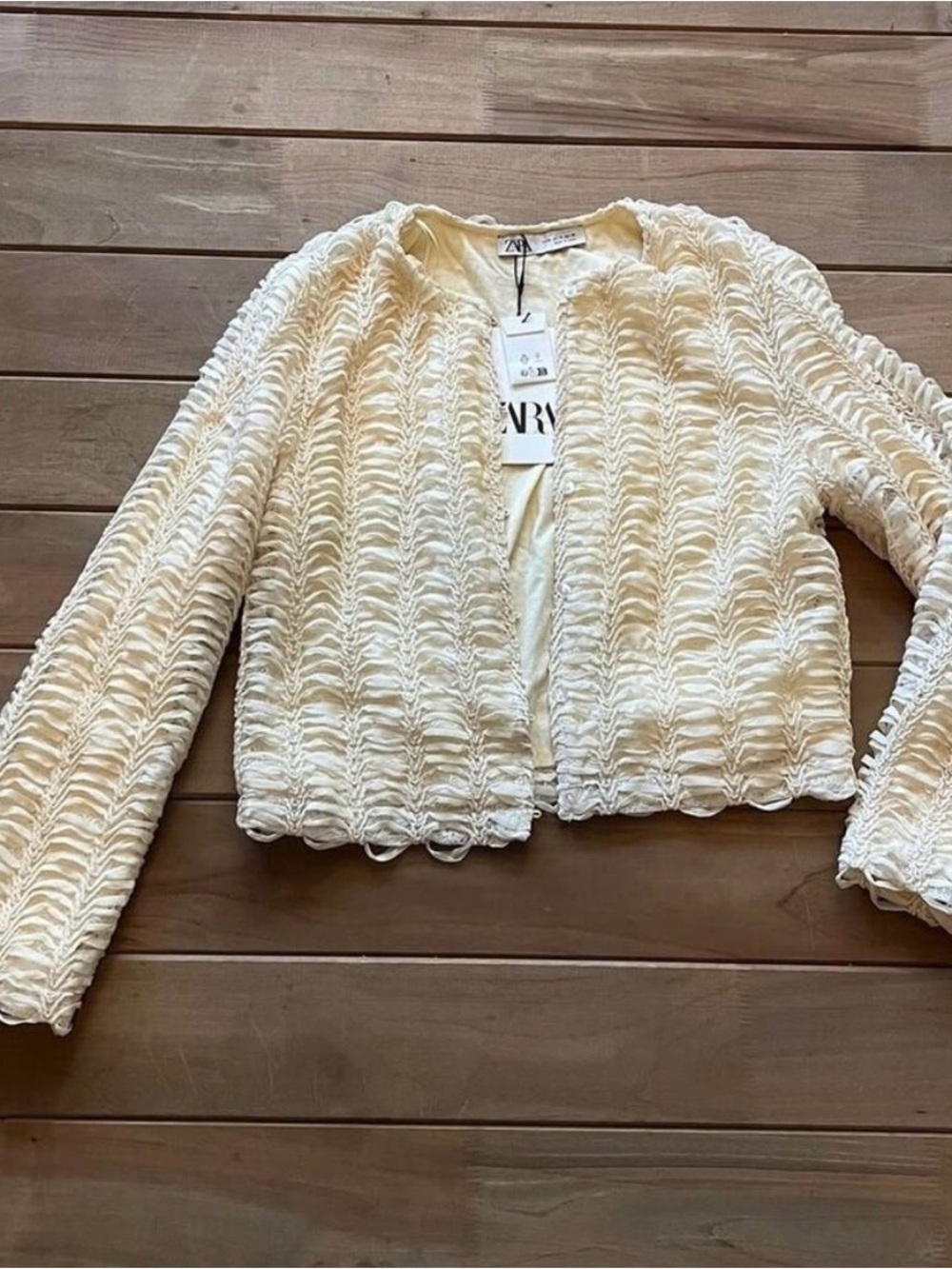 ZARA Structured Cream Ruffle-Textured Cropped Cardigan - Picture 7 of 9
